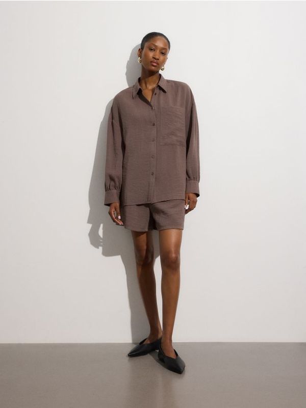 Reserved Reserved - Predimenzionirana košulja s visokim udjelom viskoze - boja kave