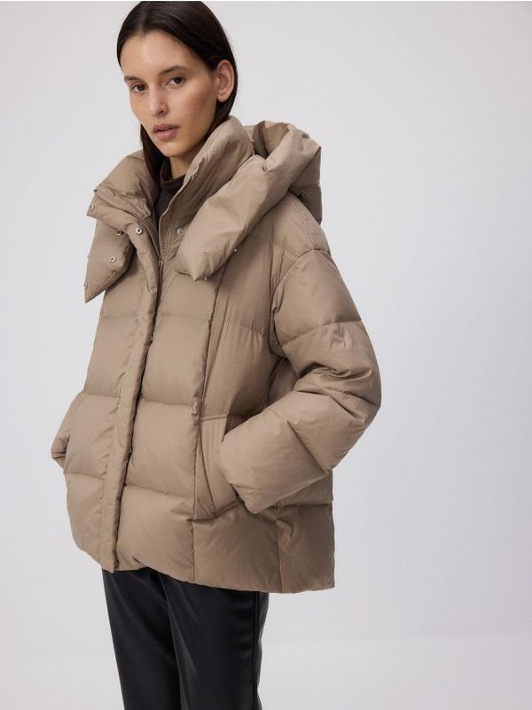 Reserved Reserved - Predimenzionirana pernata jakna - bež