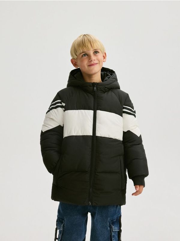 Reserved Reserved - Prošivena jakna s kapuljačom - crno