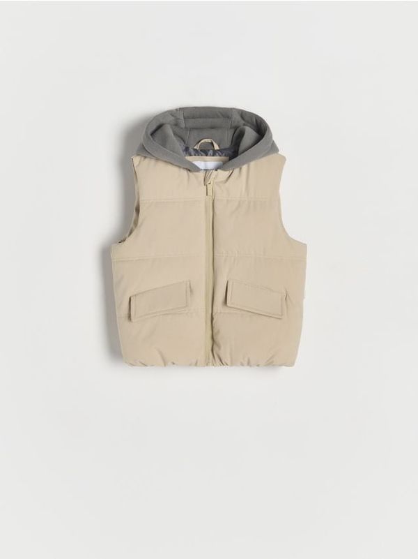 Reserved Reserved - Prošiveni prsluk s kapuljačom - bež