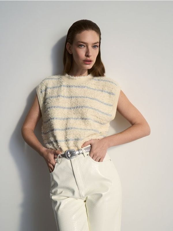 Reserved Reserved - Prsluk s metalik nitima - krem