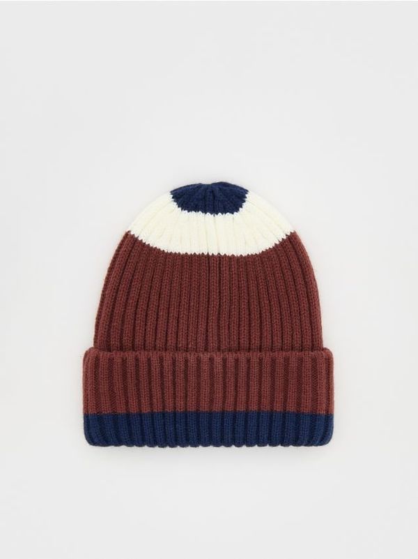 Reserved Reserved - Prugasta kapa - boja kestena