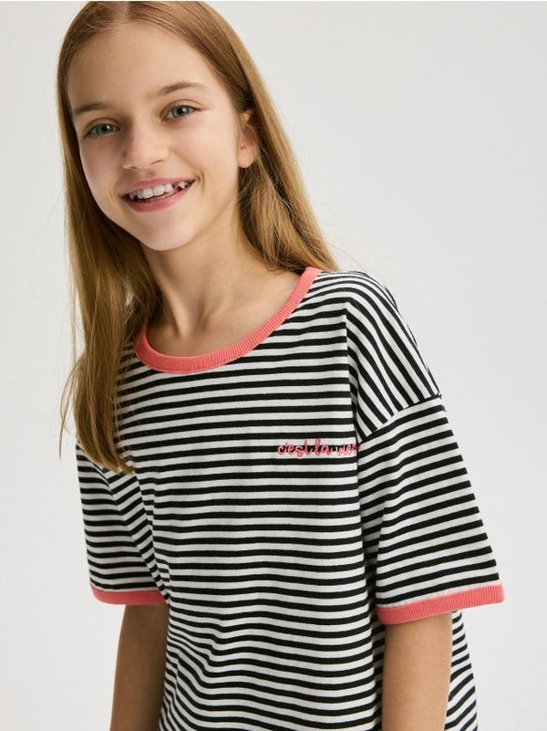 Reserved Reserved - Prugasta majica kratkih rukava s izvezenim detaljem - crno