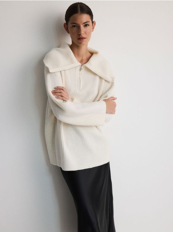 Reserved Reserved - Pulover s podignutim ovratnikom i patentnim zatvaračem - boja kože