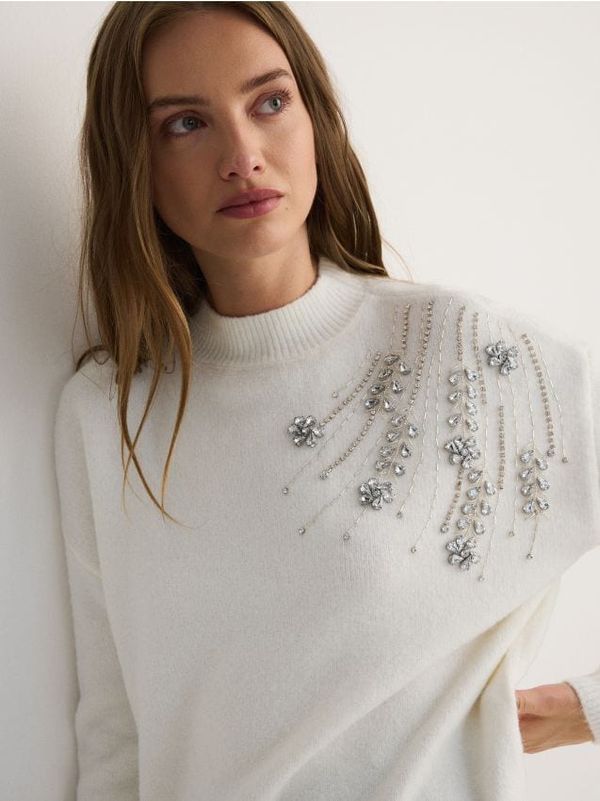 Reserved Reserved - Pulover sa svjetlucavom aplikacijom - krem