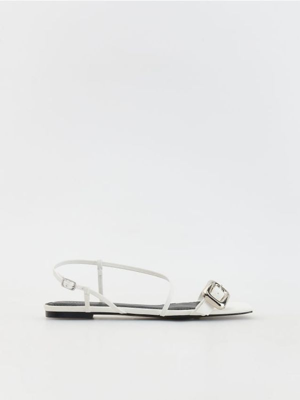 Reserved Reserved - Ravne sandale s remenčićima - bijela