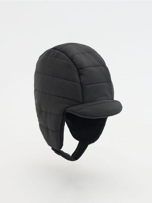 Reserved Reserved - Rebrasta pletena kapa - crno