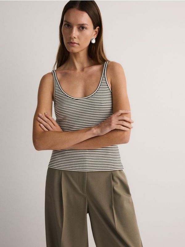 Reserved Reserved - Rebrasti top - boja kože