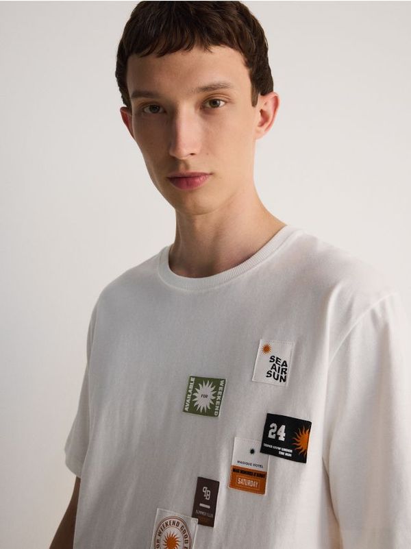 Reserved Reserved - Regular fit majica kratkih rukava s aplikacijama - krem