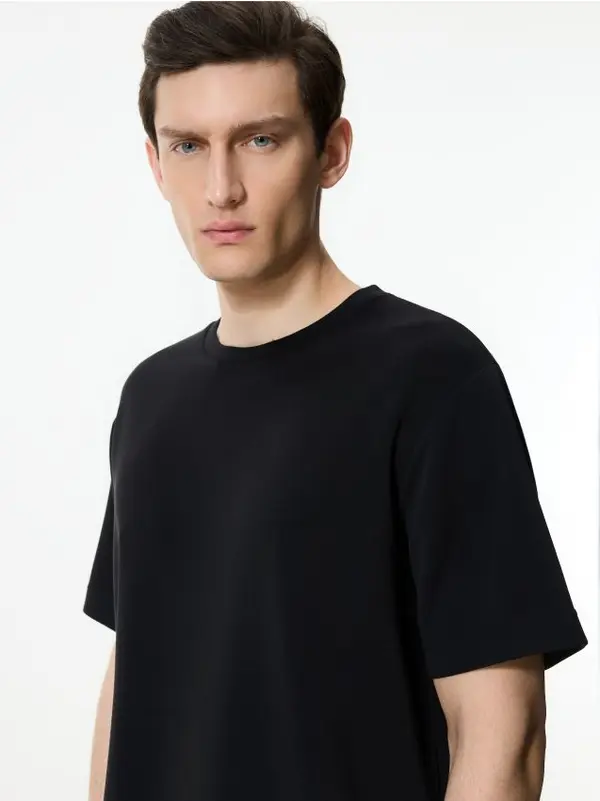 Reserved Reserved - Regular fit majica od modala - crno