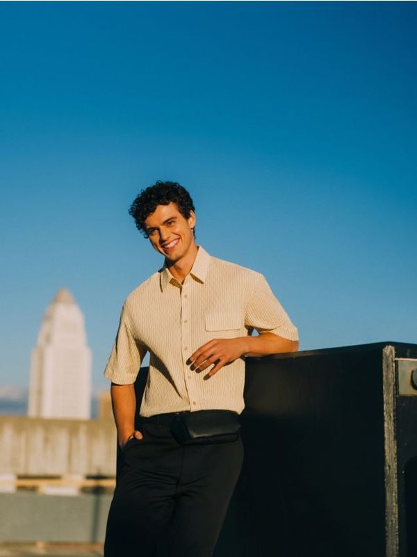 Reserved Reserved - Regular fit prugasta košulja - svjetložuto