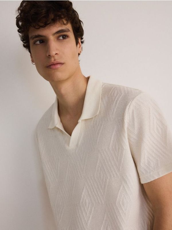 Reserved Reserved - Regular fit strukturirana polo-majica - krem