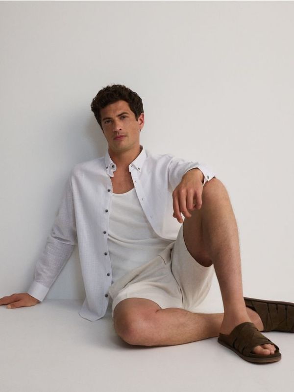 Reserved Reserved - Regular košulja s visokim udjelom lana - bijela