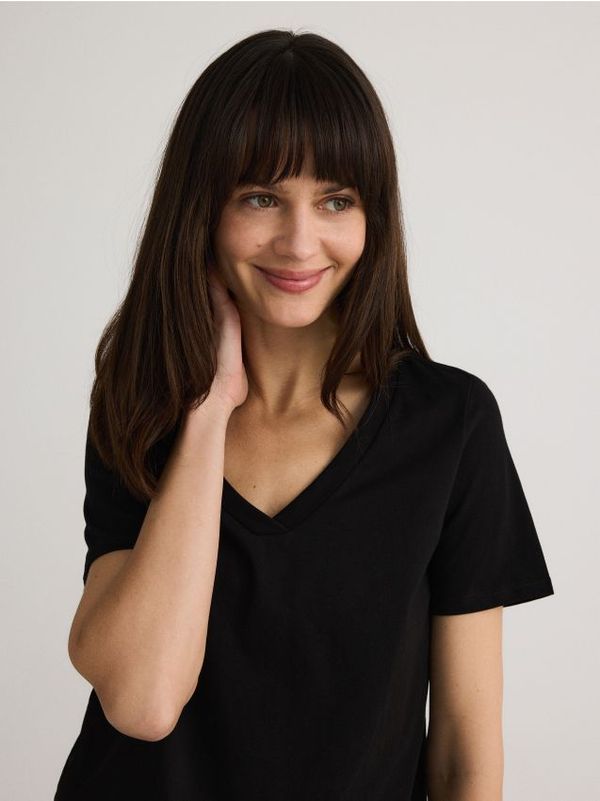 Reserved Reserved - Regular majica kratkih rukava s V-izrezom - crno