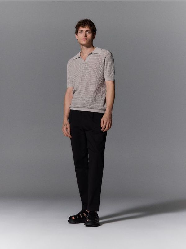 Reserved Reserved - Rupičasta polo-majica s visokim udjelom lana - light grey