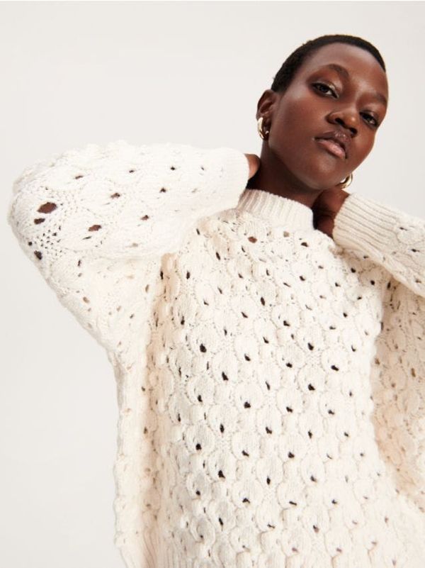 Reserved Reserved - Rupičasti džemper - boja kože