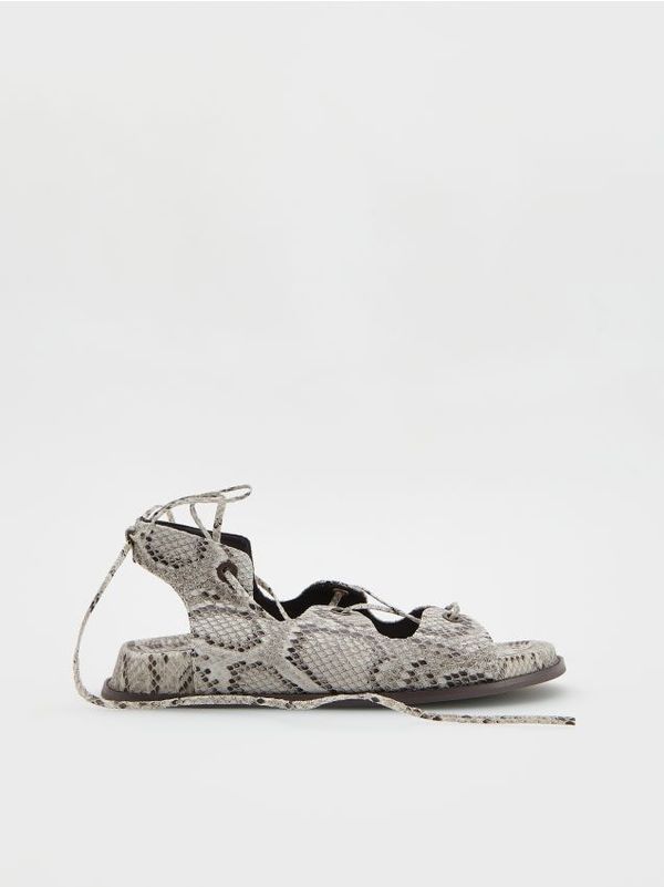 Reserved Reserved - Sandale na vezanje - šaren