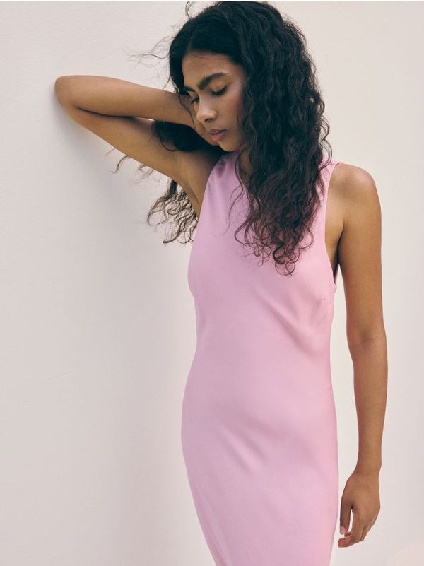 Reserved Reserved - Satenska maxi haljina od viskoze - ružičasta