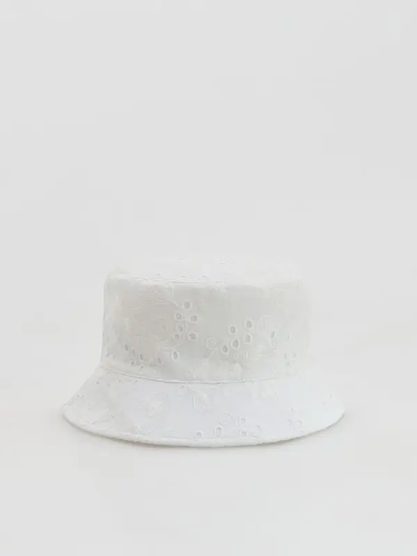 Reserved Reserved - Šešir bucket hat s izvezenim detaljima - krem