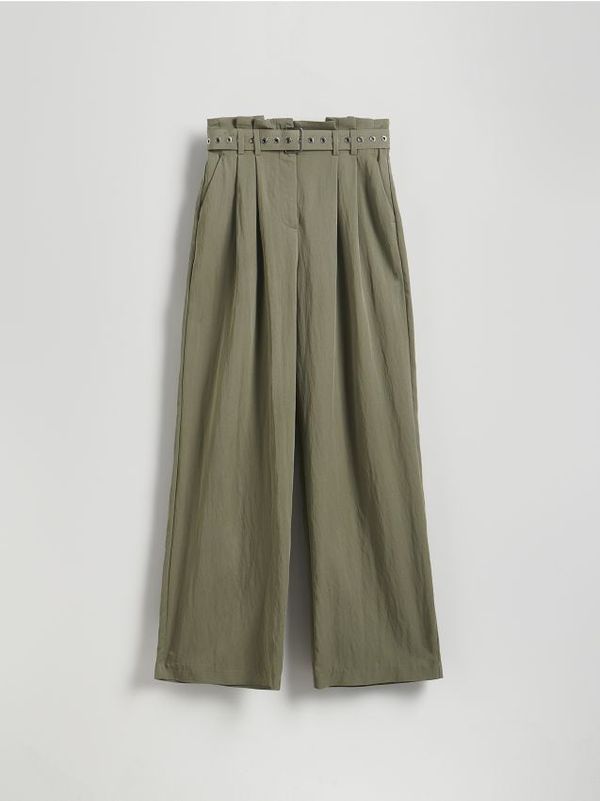 Reserved Reserved - Široke hlače s remenom - bljedozeleno