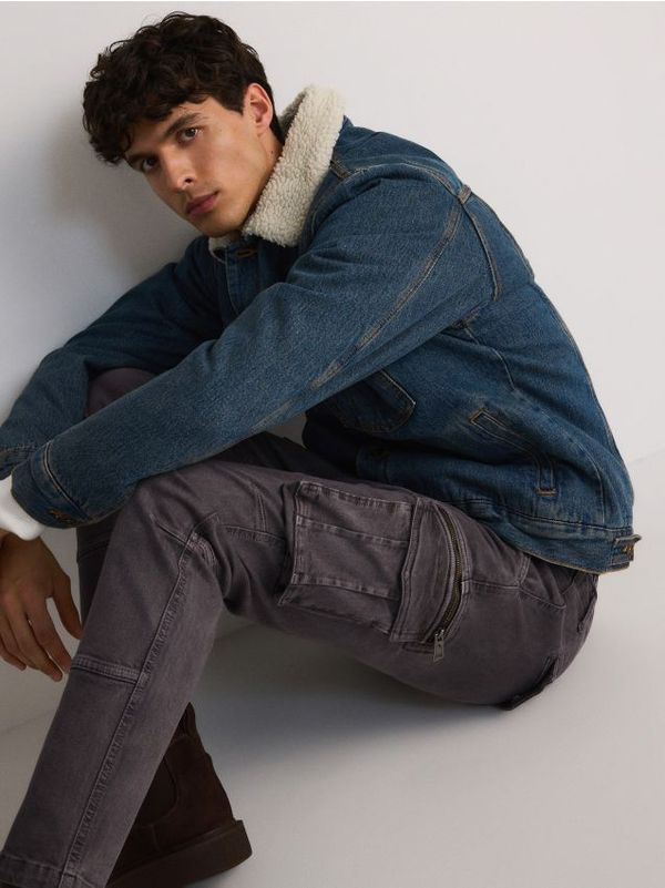 Reserved Reserved - Skinny cargo hlače - tamnosivo