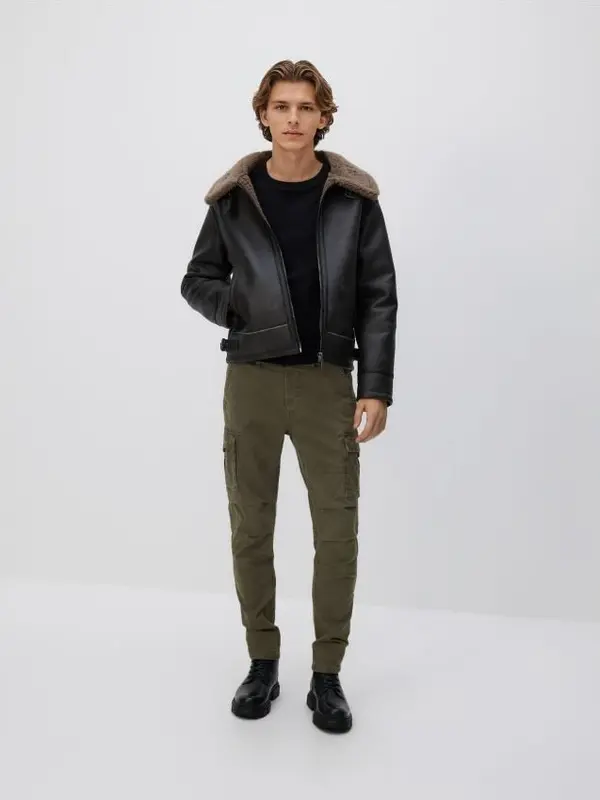 Reserved Reserved - Slim fit cargo hlače - smeđezeleno
