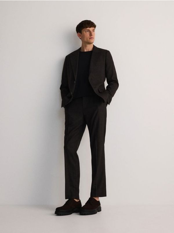 Reserved Reserved - Slim fit hlače od odijela - crno