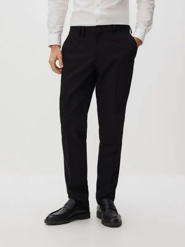 Reserved Reserved - Slim fit hlače od odijela - crno