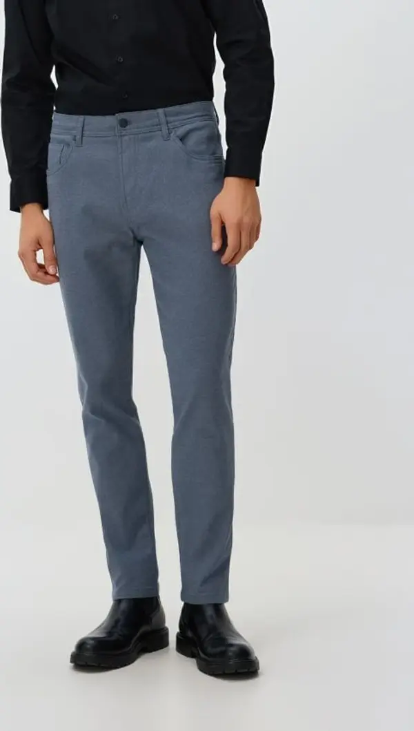 Reserved Reserved - Slim fit hlače od pamuka - mornarsko plava