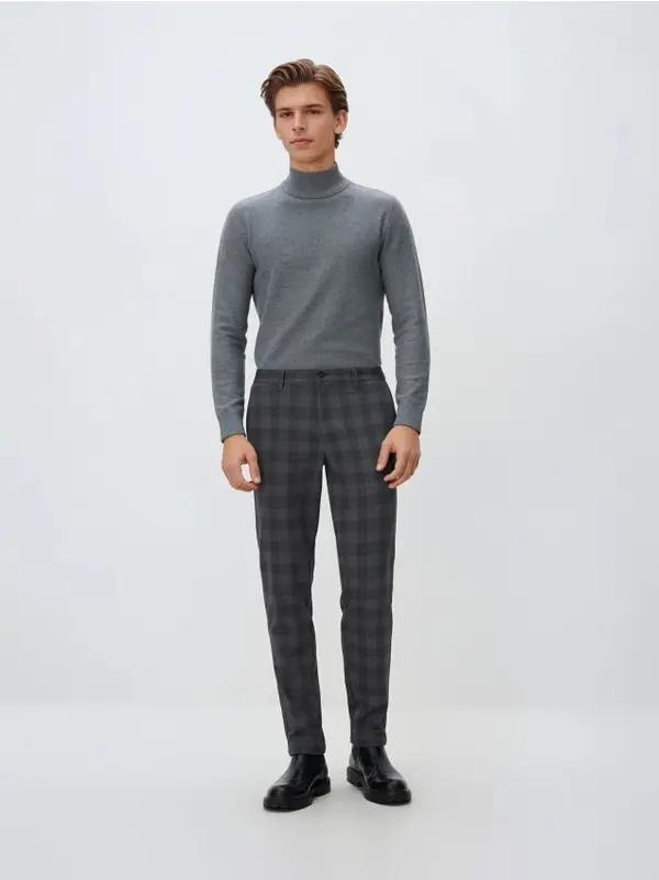 Reserved Reserved - Slim fit karirane hlače - tamnosivo