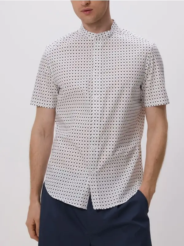 Reserved Reserved - Slim fit košulja s podignutim ovratnikom - bijela