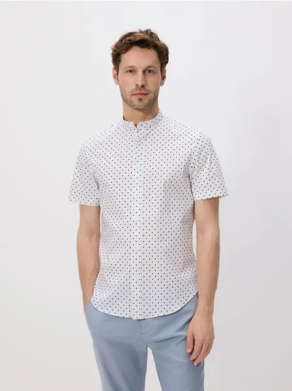 Reserved Reserved - Slim fit košulja s podignutim ovratnikom - bljedoplavo