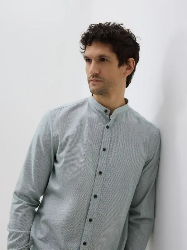 Reserved Reserved - Slim fit košulja s podignutim ovratnikom - zelena