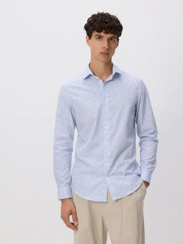 Reserved Reserved - Slim fit košulja s sitnim uzorkom - bljedoplavo