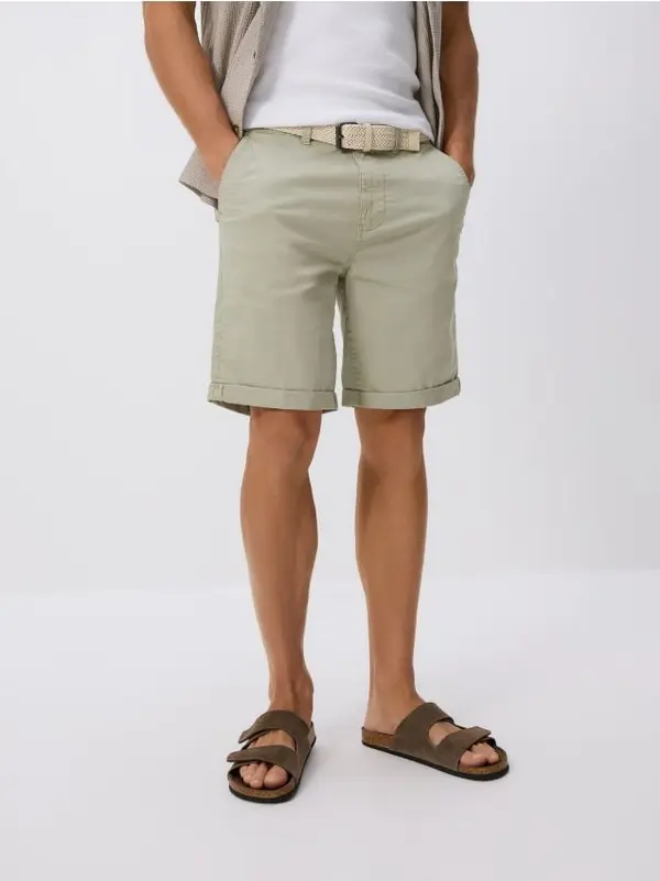 Reserved Reserved - Slim fit kratke hlače - bljedozeleno