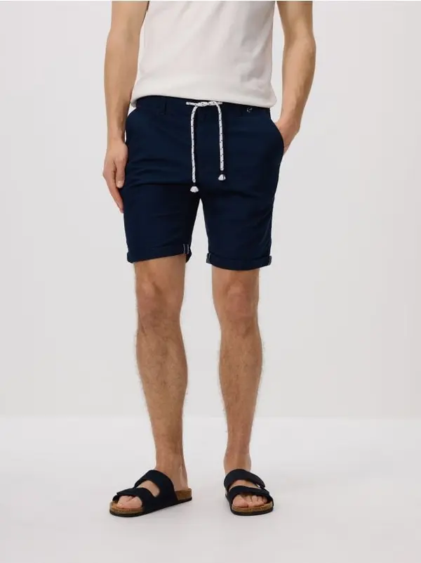 Reserved Reserved - Slim fit kratke hlače - mornarsko plava