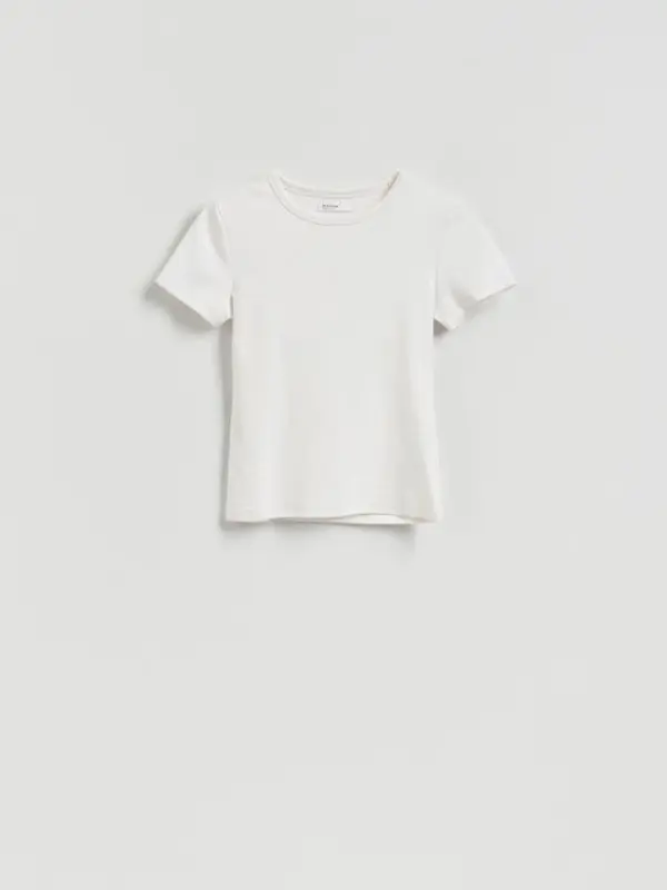 Reserved Reserved - Slim fit majica kratkih rukava s mješavinom modalnih vlakana - bijela