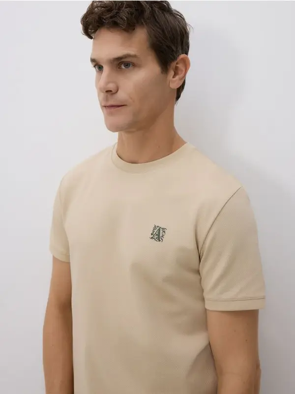 Reserved Reserved - Slim fit majica kratkih rukava s vezom - bež