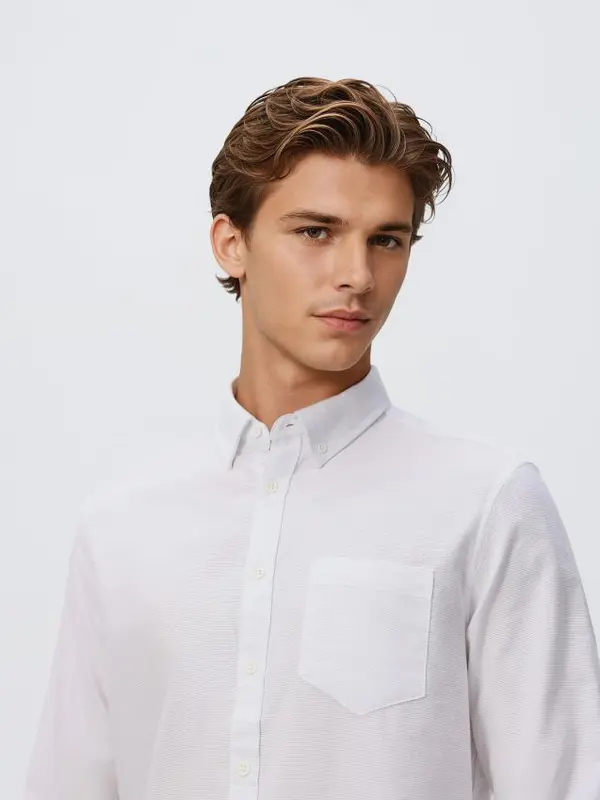 Reserved Reserved - Slim fit pamučna košulja - bijela