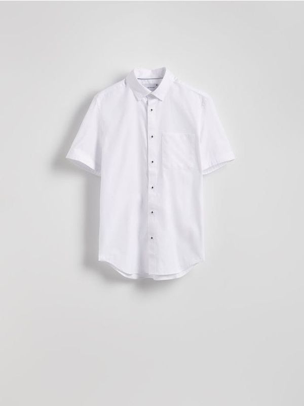 Reserved Reserved - Slim fit pamučna košulja - bijela