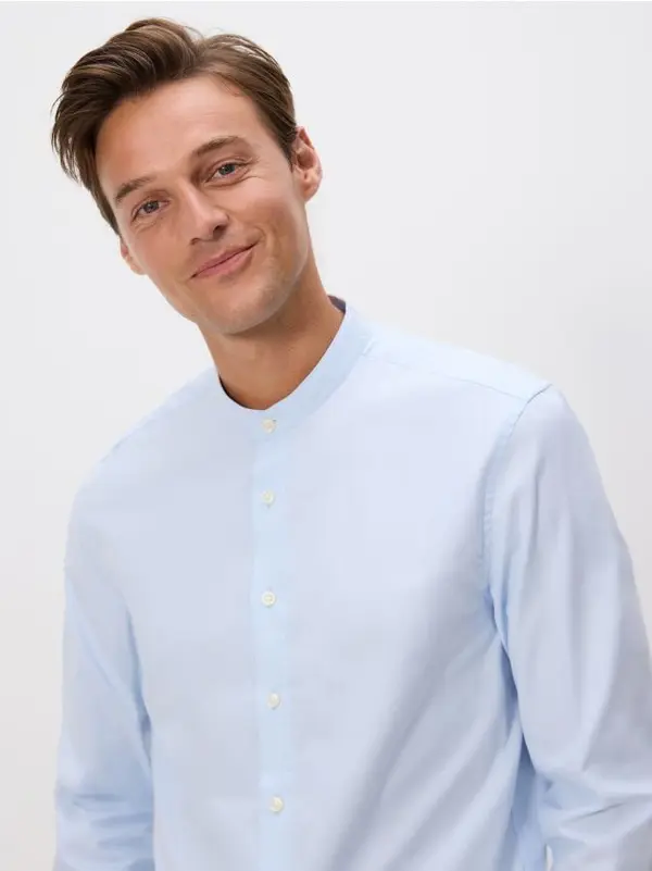 Reserved Reserved - Slim fit pamučna košulja - bljedoplavo