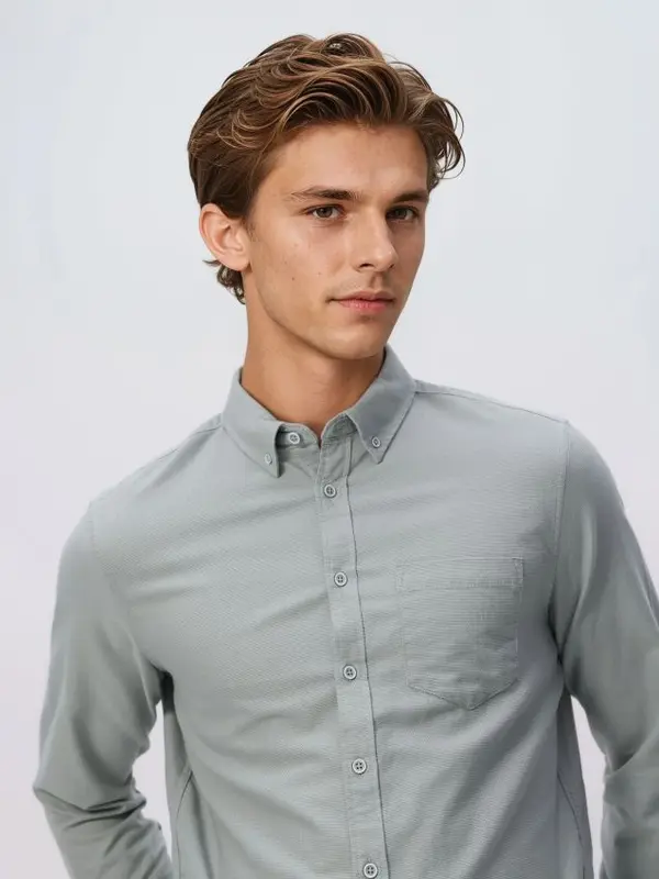 Reserved Reserved - Slim fit pamučna košulja - bljedozeleno