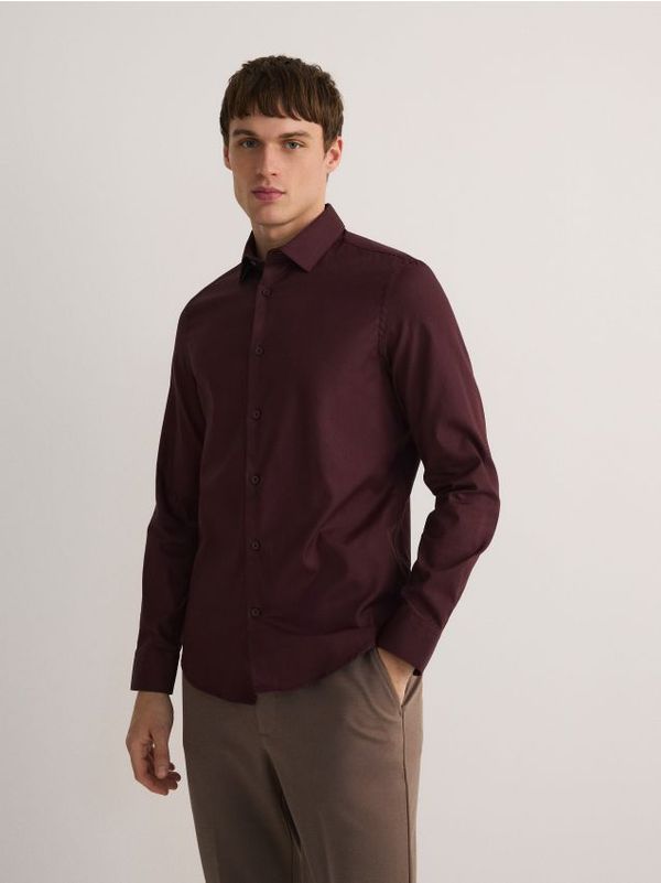 Reserved Reserved - Slim fit pamučna košulja - boja mahagonija