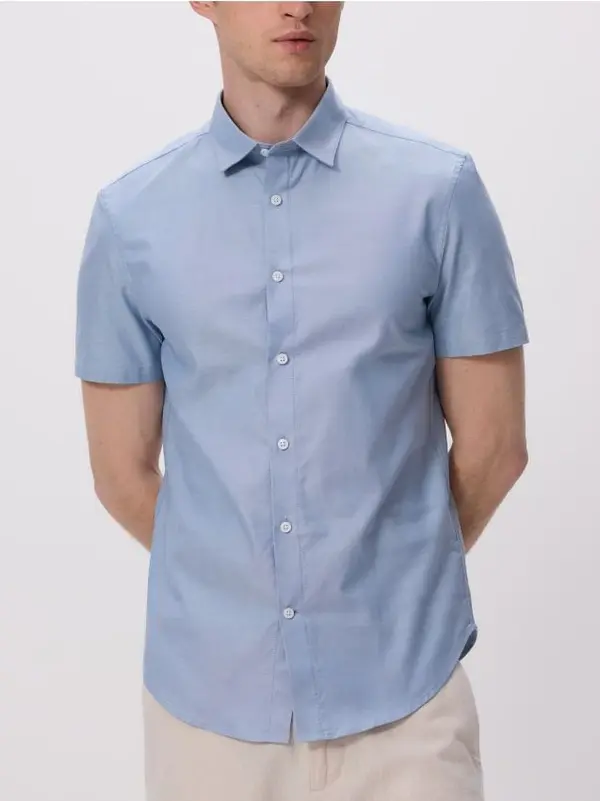 Reserved Reserved - Slim fit pamučna košulja - svjetloplavo