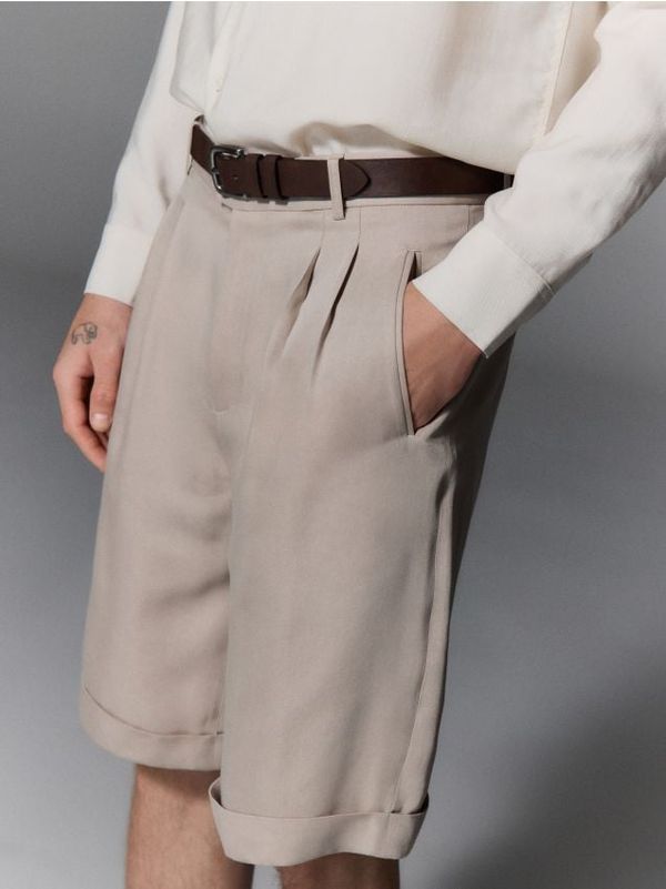 Reserved Reserved - Slim fit plisirane kratke hlače - bež