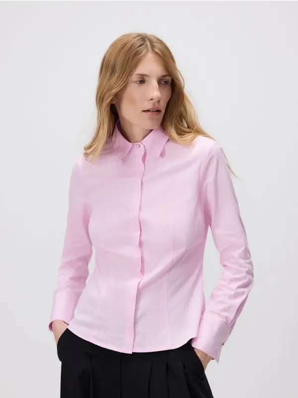 Reserved Reserved - Slim fit prugasta košulja - pastelnoružičasto