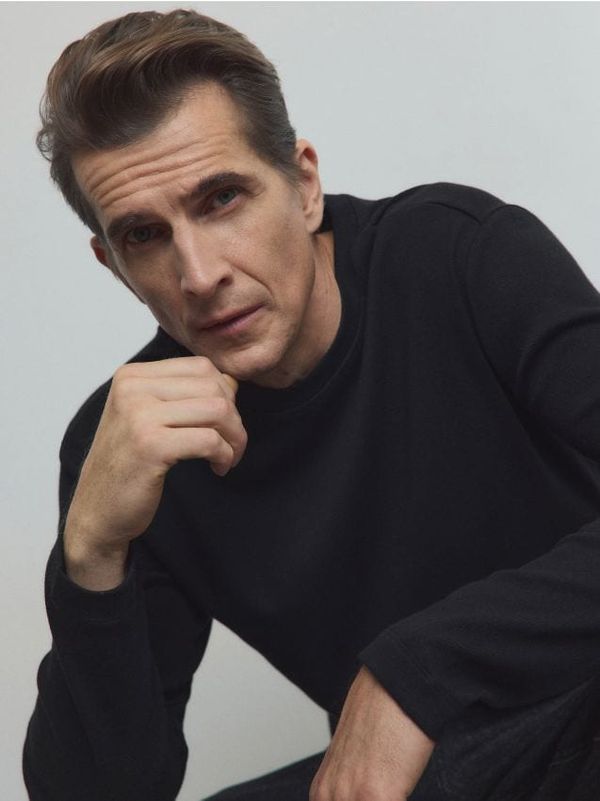 Reserved Reserved - Slim fit rebrasta majica dugih rukava - crno