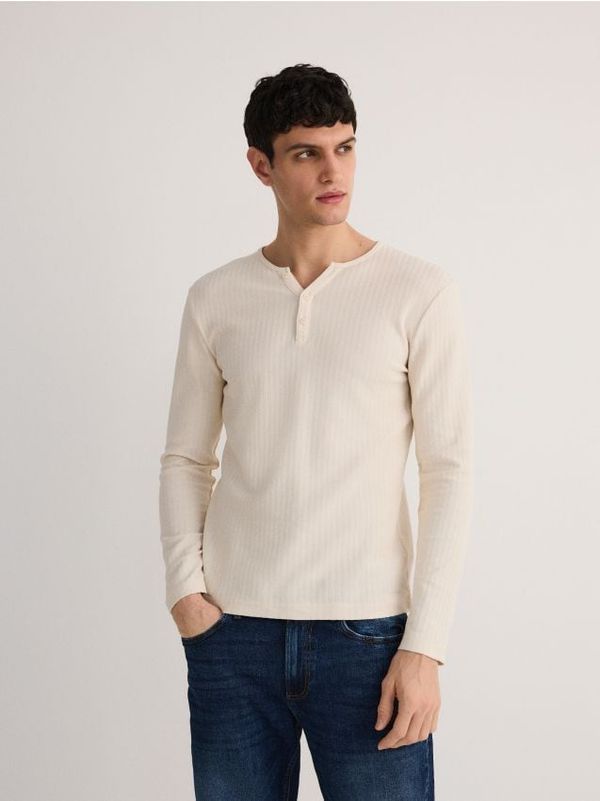 Reserved Reserved - Slim fit rebrasta majica dugih rukava - krem