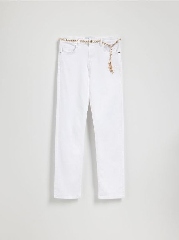 Reserved Reserved - Slim fit traperice s remenom - bijela