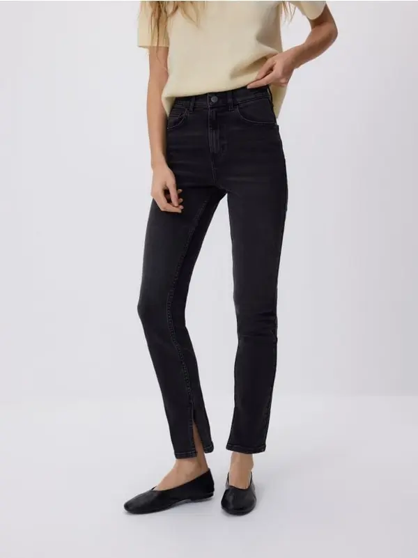 Reserved Reserved - Slim fit traperice visokog struka - crno